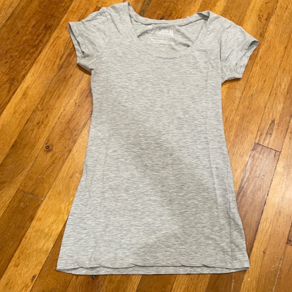 Grey t shirt